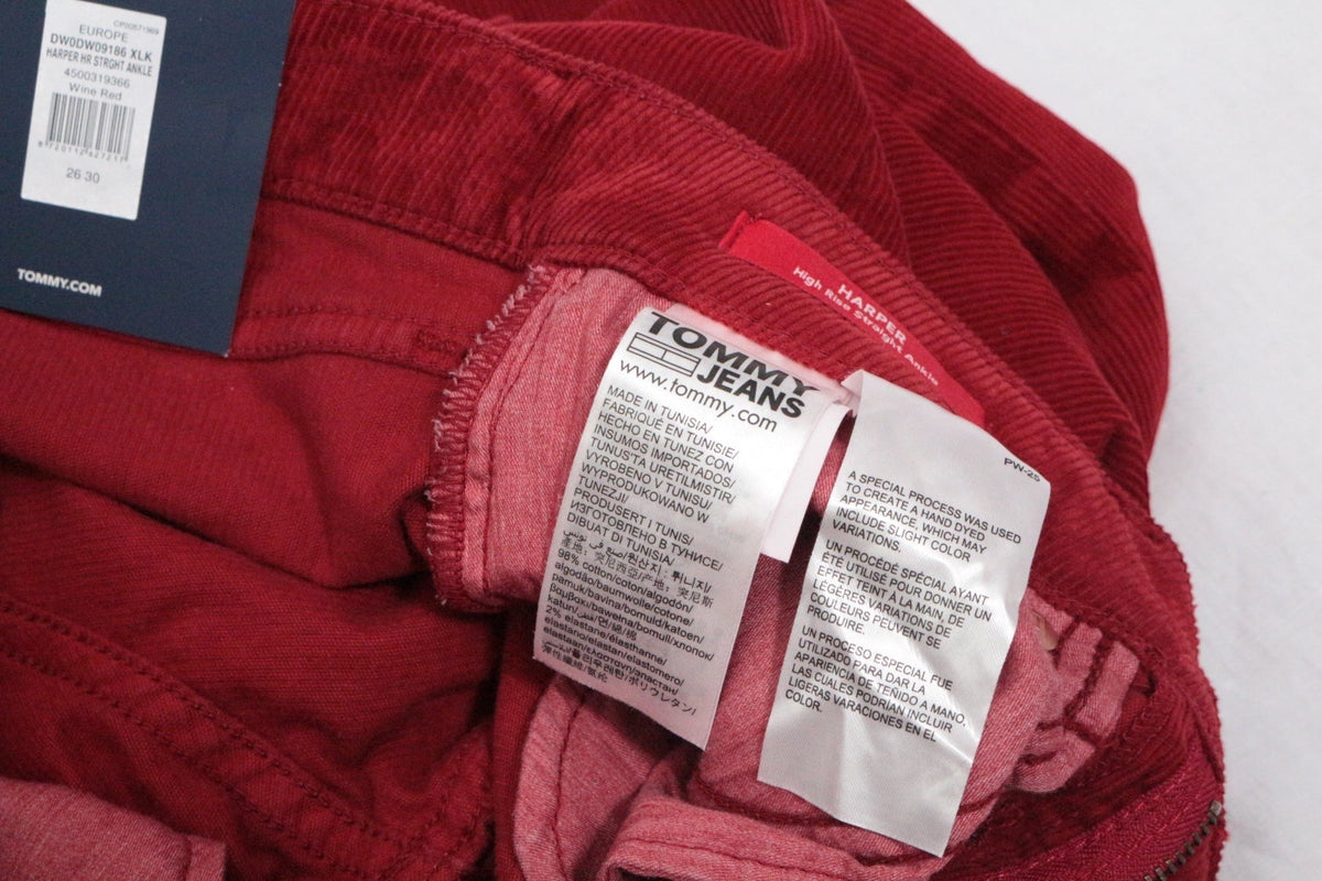 Étiquette intérieure d'un pantalon Frippindealz Tommy Hilfiger rouge en coton et élasthanne modèle Harper