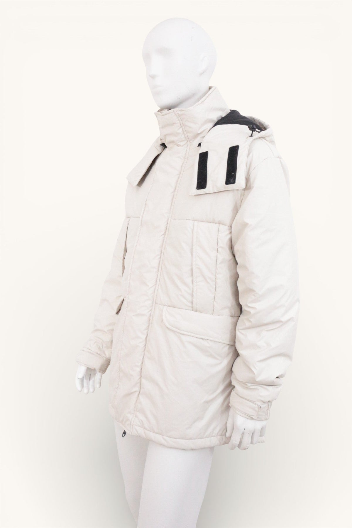 Parka blanche Frippindealz en polyester avec capuche détachable, présentée sur un mannequin, vue de profil.