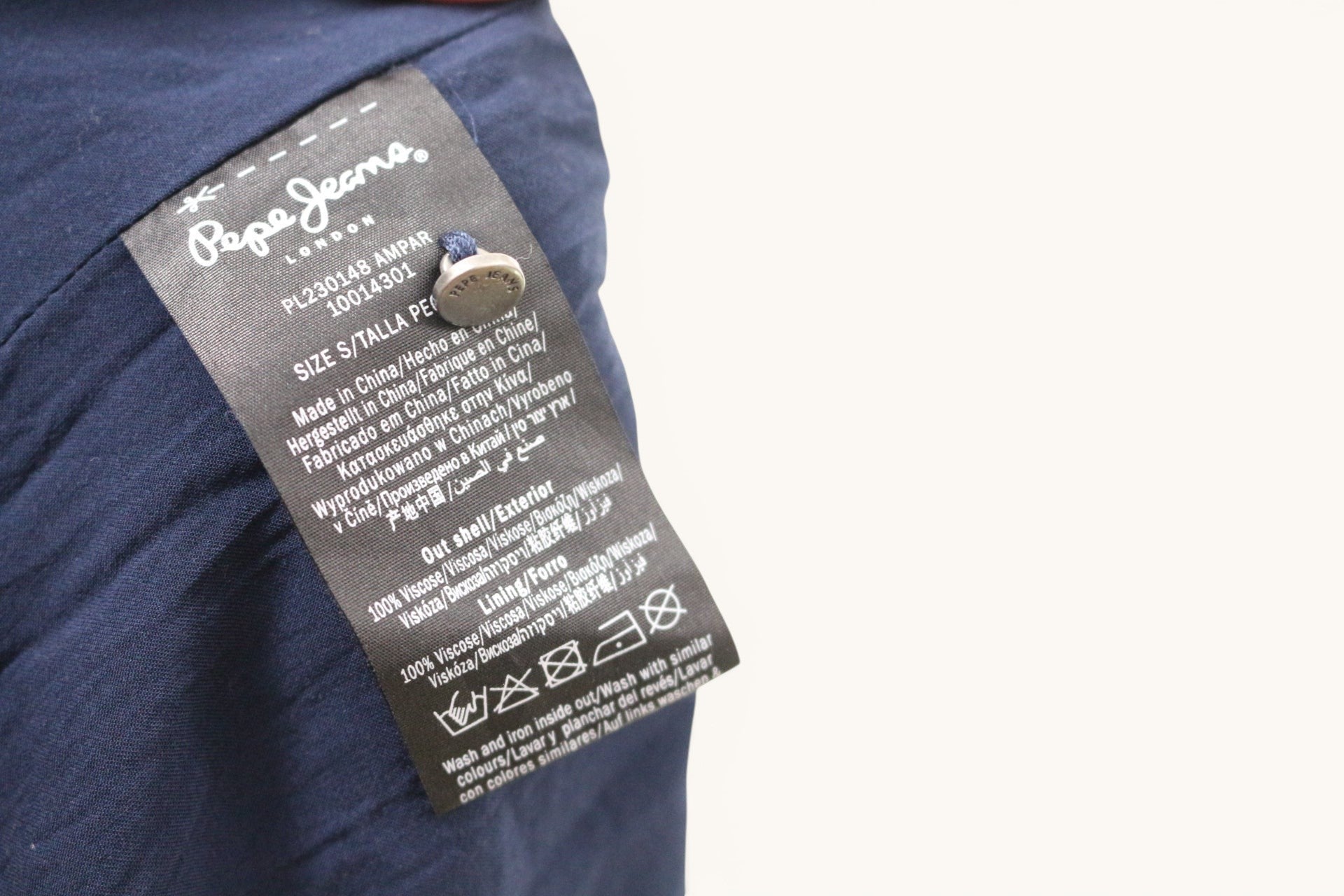 Frippindealz Pepe Jeans combishort patchwork floral bleu marine, rose, écru, 100% viscose, taille S, décolleté V, manches longues.