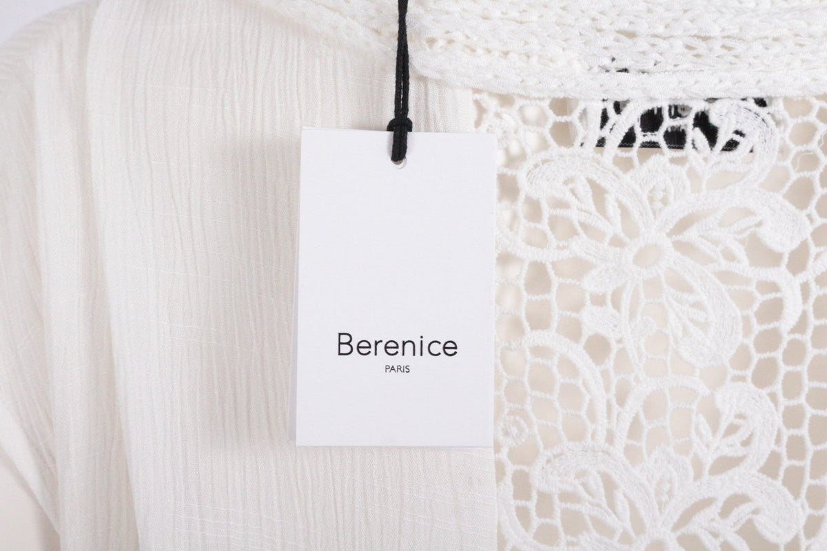 Poncho Frippindealz Béré en dentelle crème avec étiquette Berenice Paris, style bohème chic et élégant.