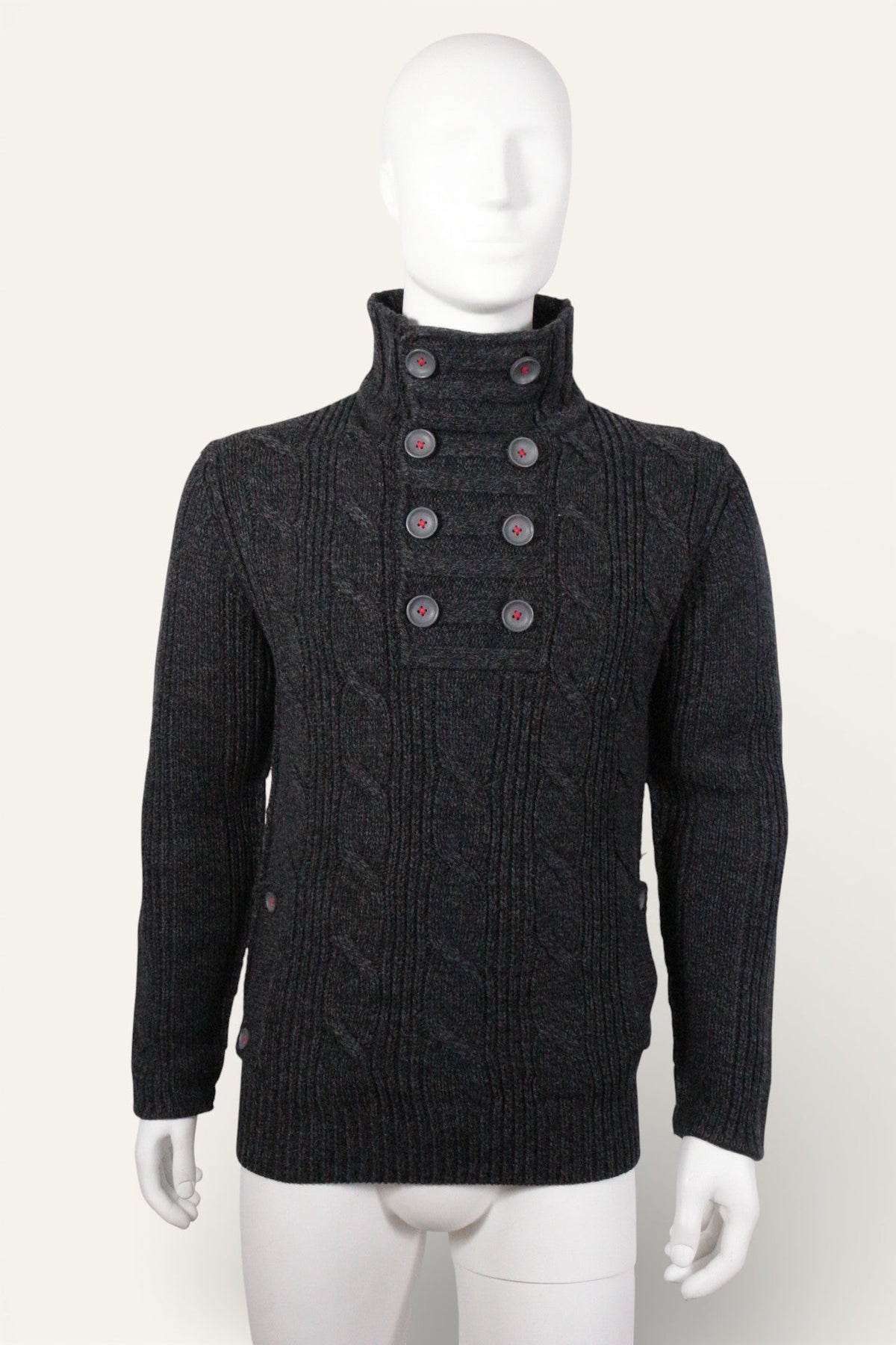 Pull homme Frippindealz CCNT en acrylique gris foncé avec col montant boutonné et motif texturé sur mannequin