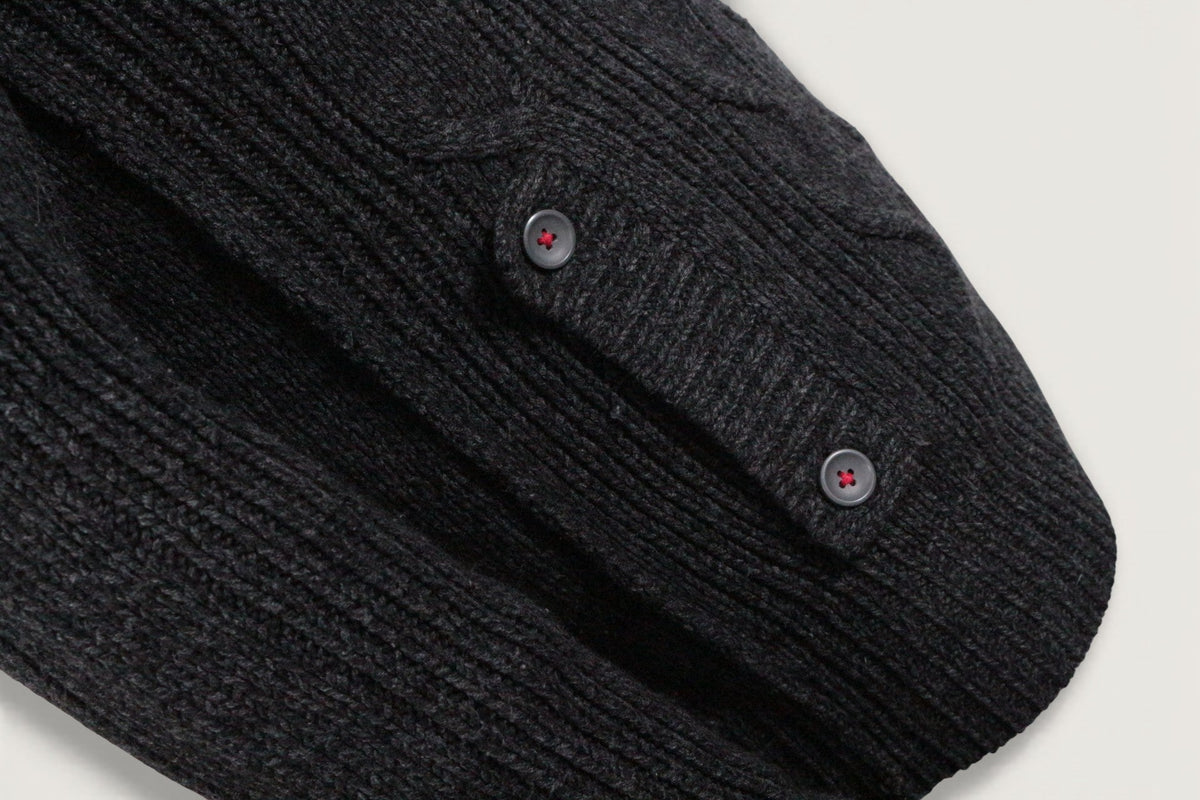 Pull homme Frippindealz CCNT en acrylique gris foncé avec détails boutonnés et texture en maille torsadée
