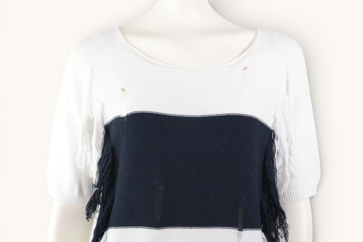 Pull Berenice Frippindealz en coton blanc et bleu marine avec détails effilés et franges style rebelle chic