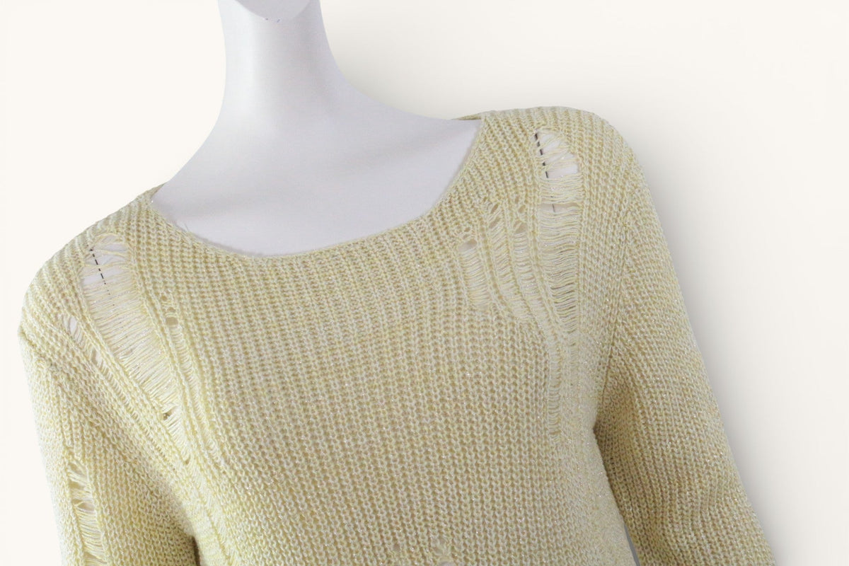 Pull Berenice vert et gris en maille mélangée avec détails effilochés style usé sur un mannequin
