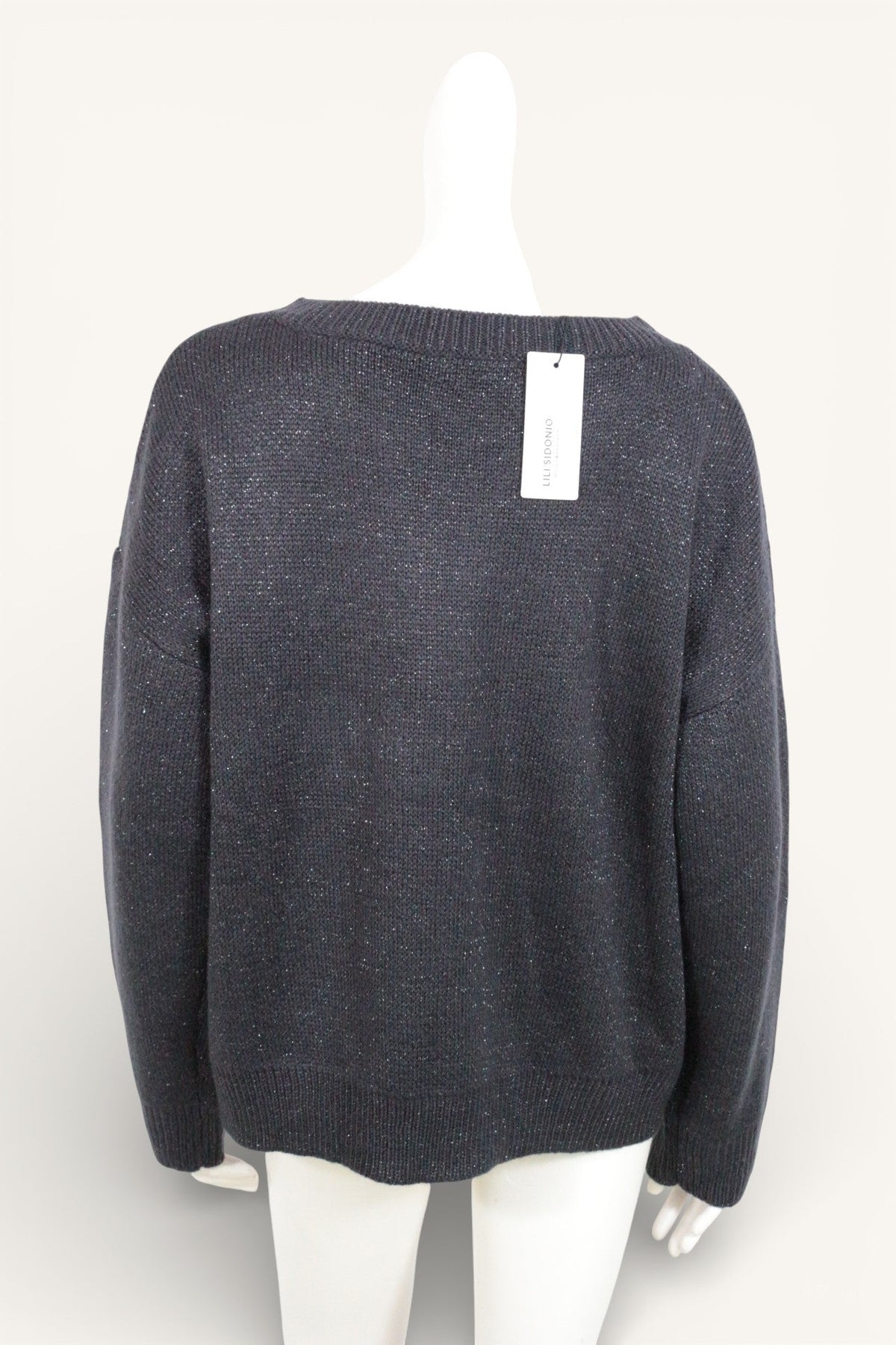 Pull gris Lili Sidonio en maille douce avec étiquette, vue arrière sur mannequin, proposé par Frippindealz