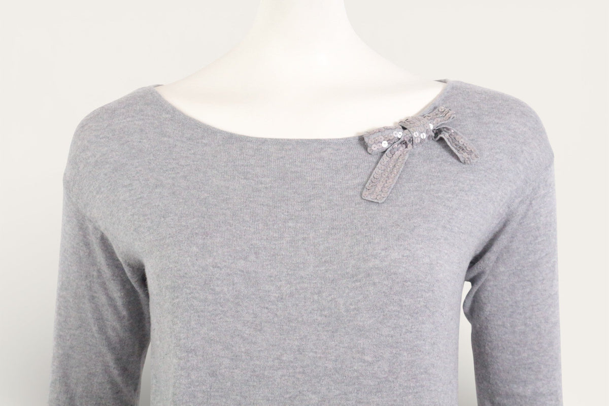 Pull gris Frippindealz en mélange de matières avec un nœud décoratif en sequins sur l'épaule
