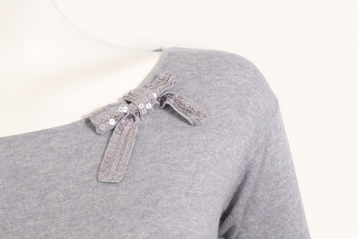 Pull gris Frippindealz en mélange de matières avec un nœud décoratif en sequins sur l'épaule