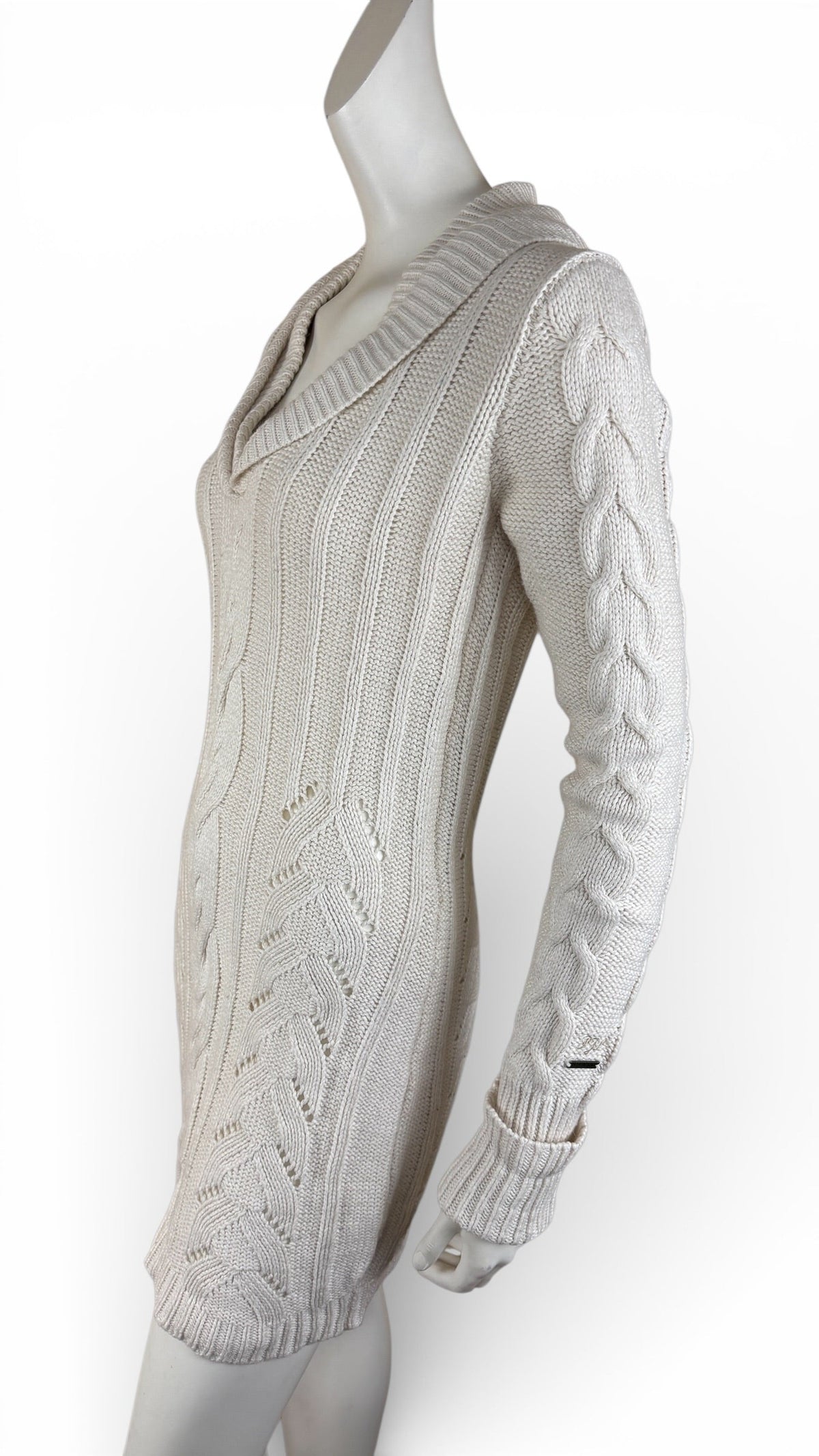 Pull long Frippindealz crème en maille torsadée avec col châle, mélange de viscose et angora, coupe élégante.