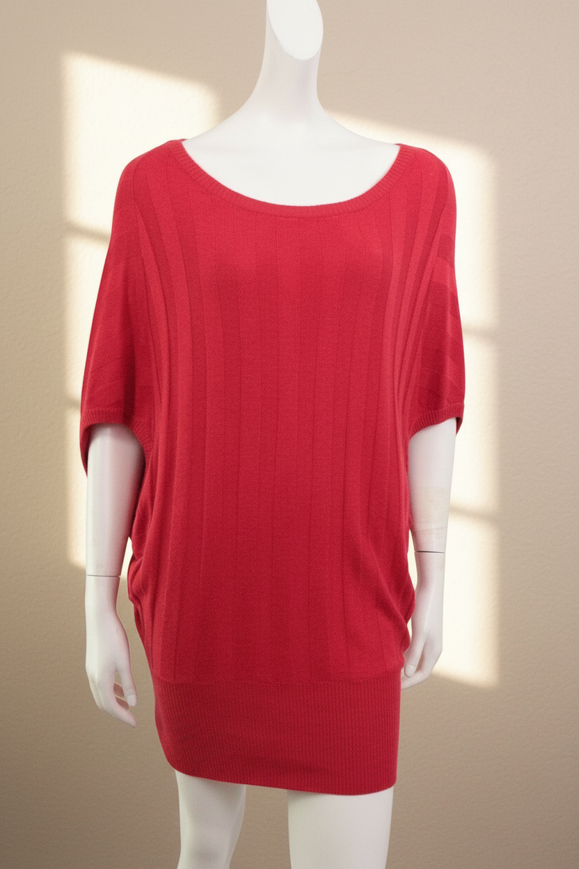 Pull long rouge Frippindealz de la marque Only avec manches courtes et texture côtelée sur mannequin