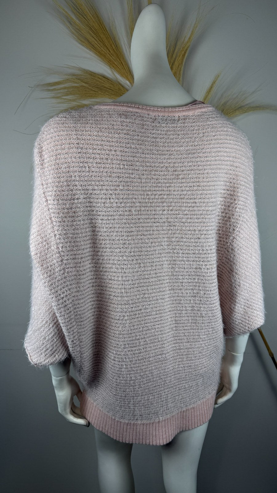 Pull oversize Frippindealz Viriato rose poudré en maille gaufrée duveteuse avec manches chauve-souris et bords côtelés