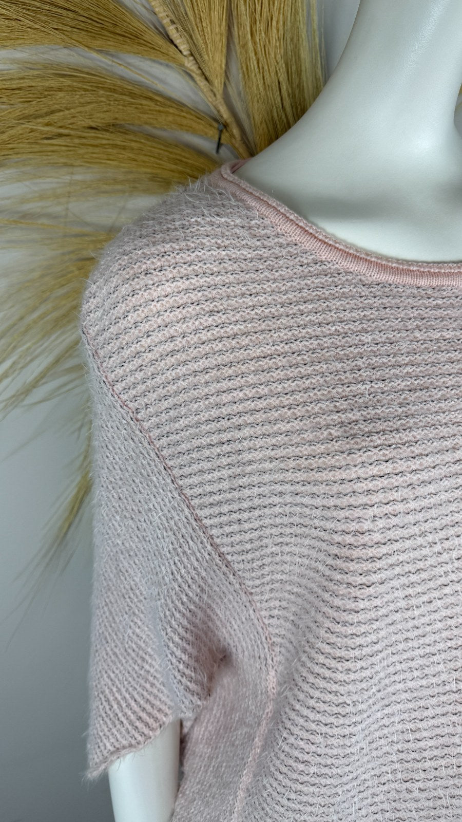 Pull oversize Frippindealz rose poudré en maille gaufrée duveteuse avec col rond et manches chauve-souris