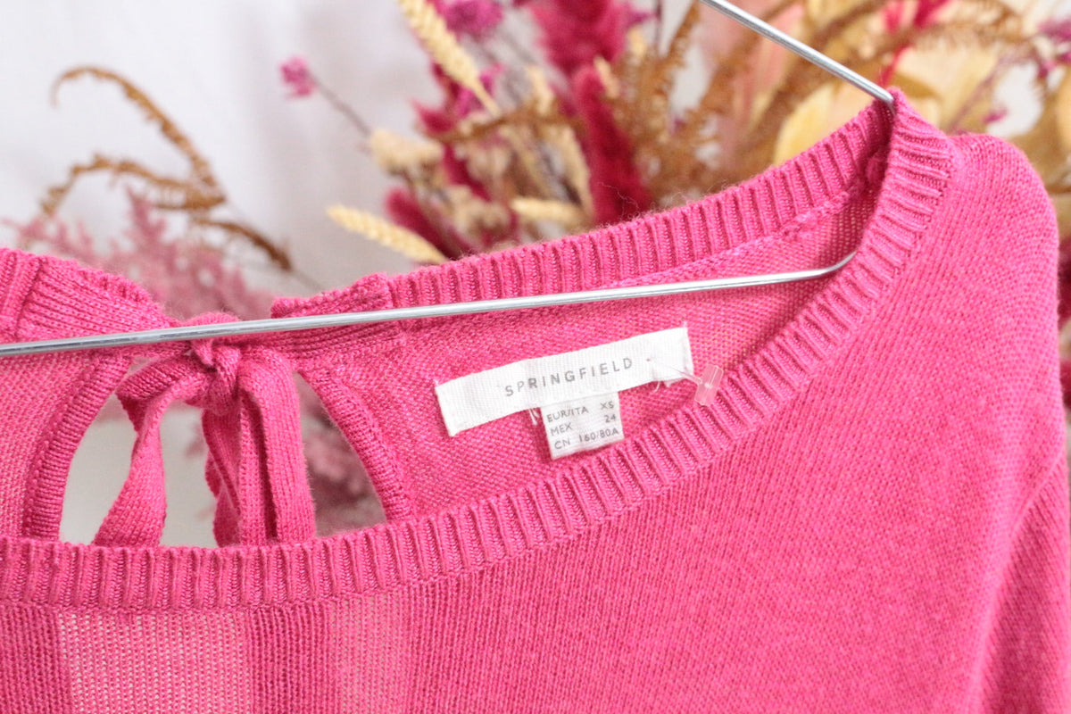 Pull rose Frippindealz en maille fine avec détail noué au dos et étiquette de marque Springfield visible