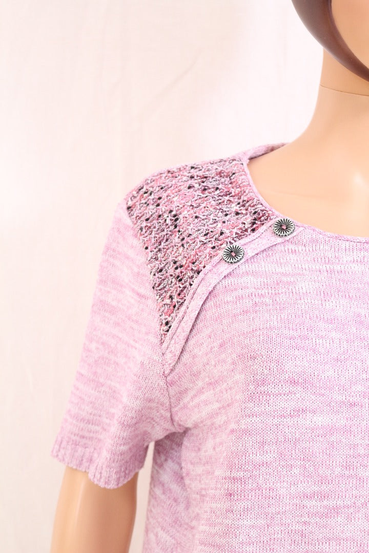 Pull Frippindealz tel telle rose chiné en maille avec empiècement texturé et boutons décoratifs sur l'épaule