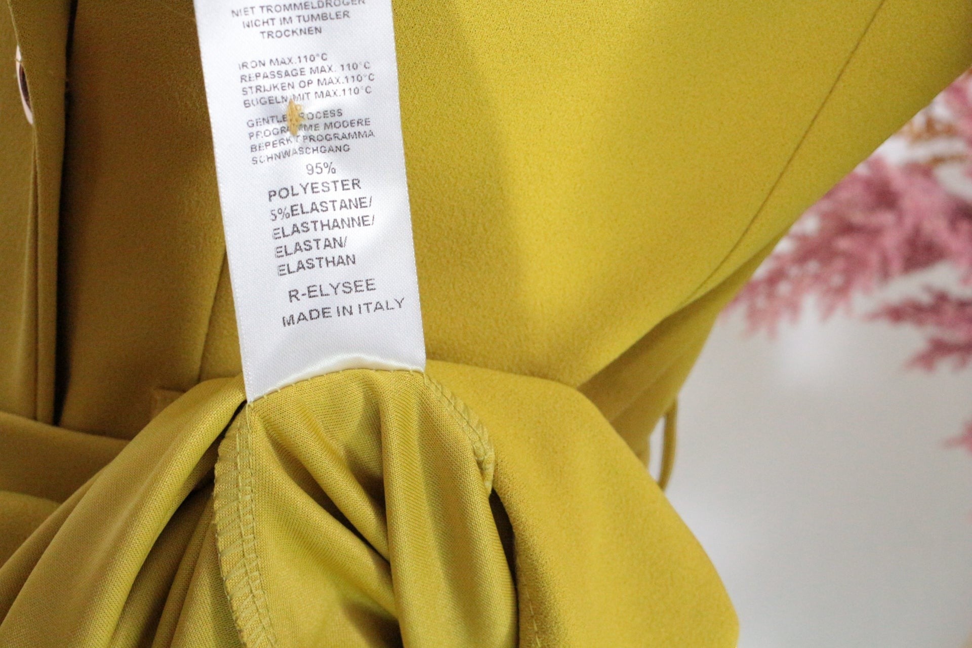 Robe blazer verte en polyester de Frippindealz, coupe droite avec ceinture, manches mi-longues, neuve avec étiquette.