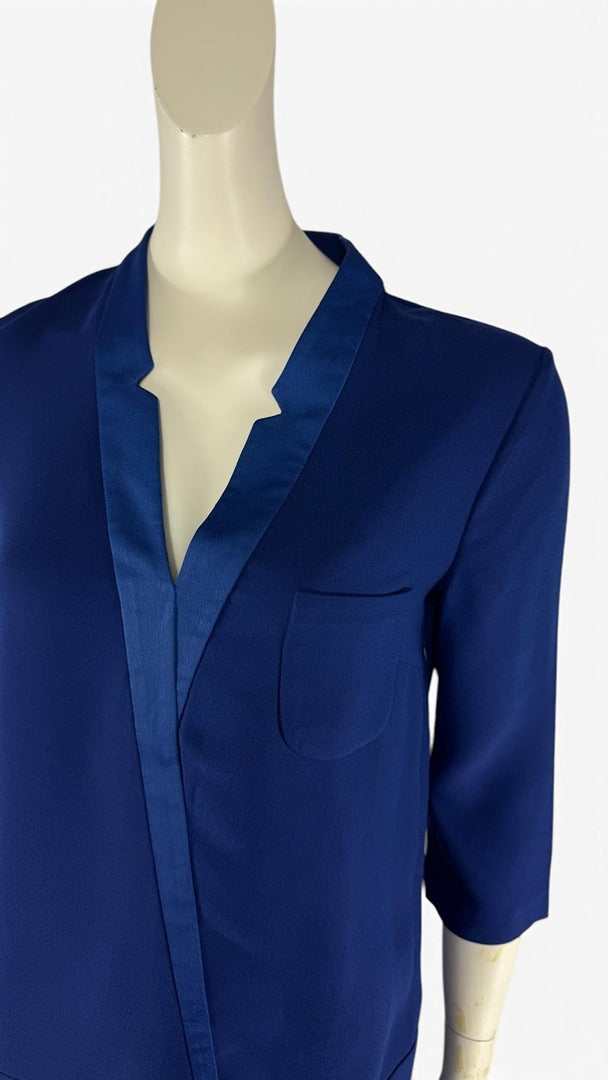 Robe casual Frippindealz My Collection bleu cobalt en polyester avec col en V et poche poitrine