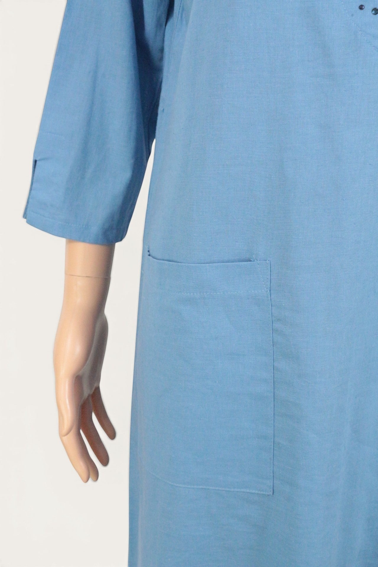 Robe bleue en lin et coton de Frippindealz avec poches avant et manches 3/4. Style bohème chic.