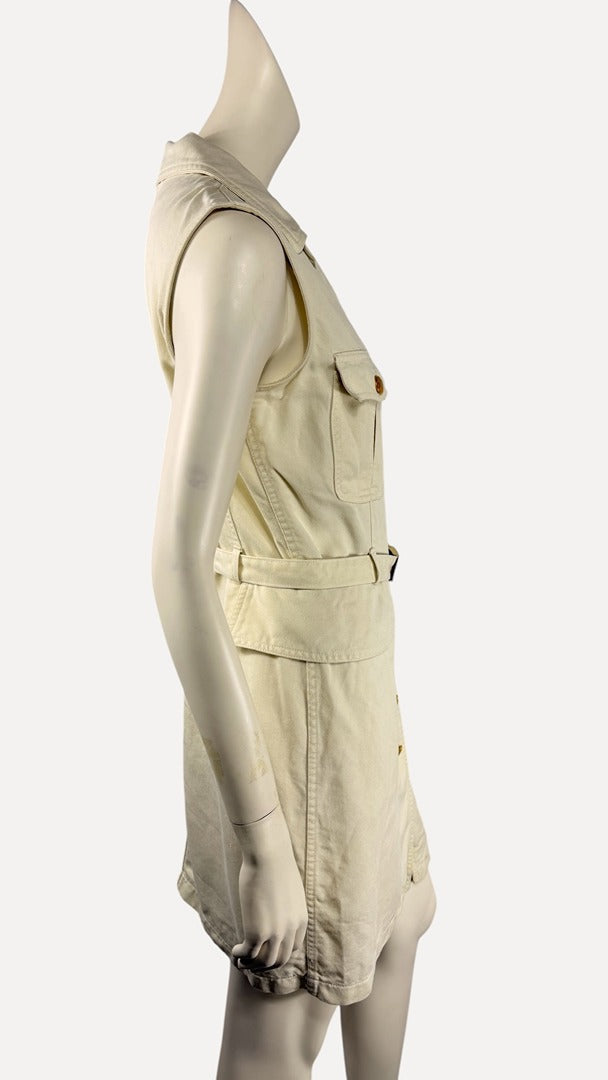 Robe chemise sans manches Frippindealz en tencel crème avec ceinture et poches à rabat, vue de profil
