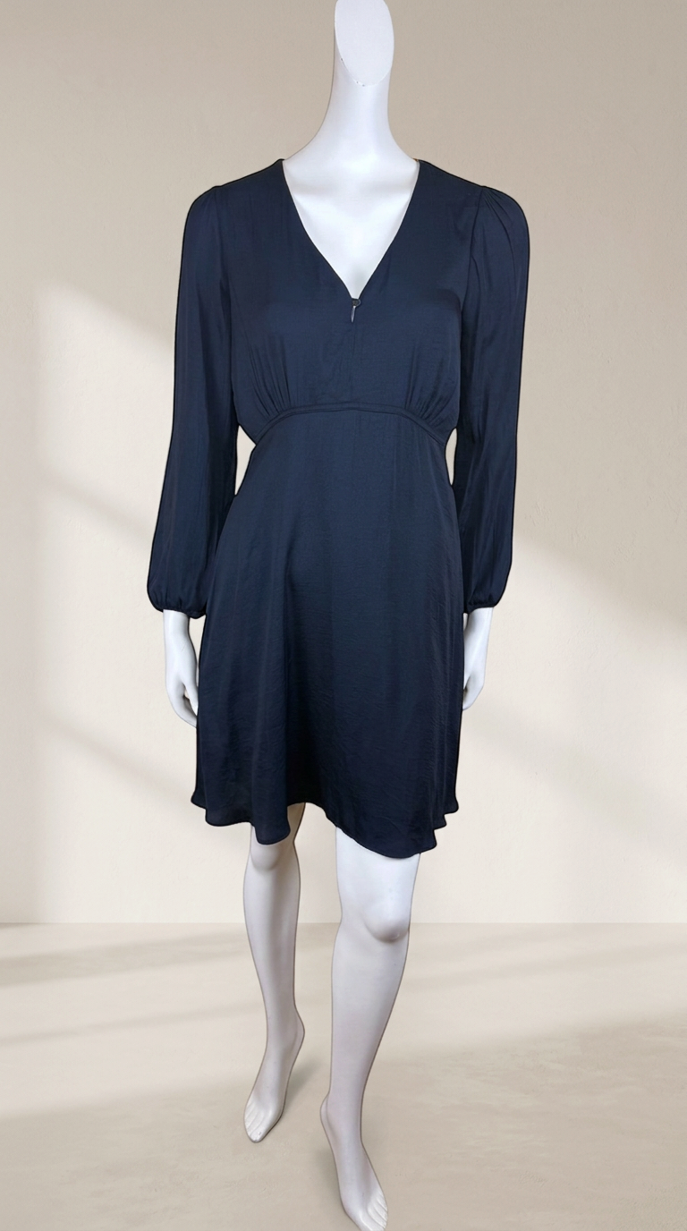Robe courte bleu marine Frippindealz en polyester avec col en V et manches longues sur mannequin