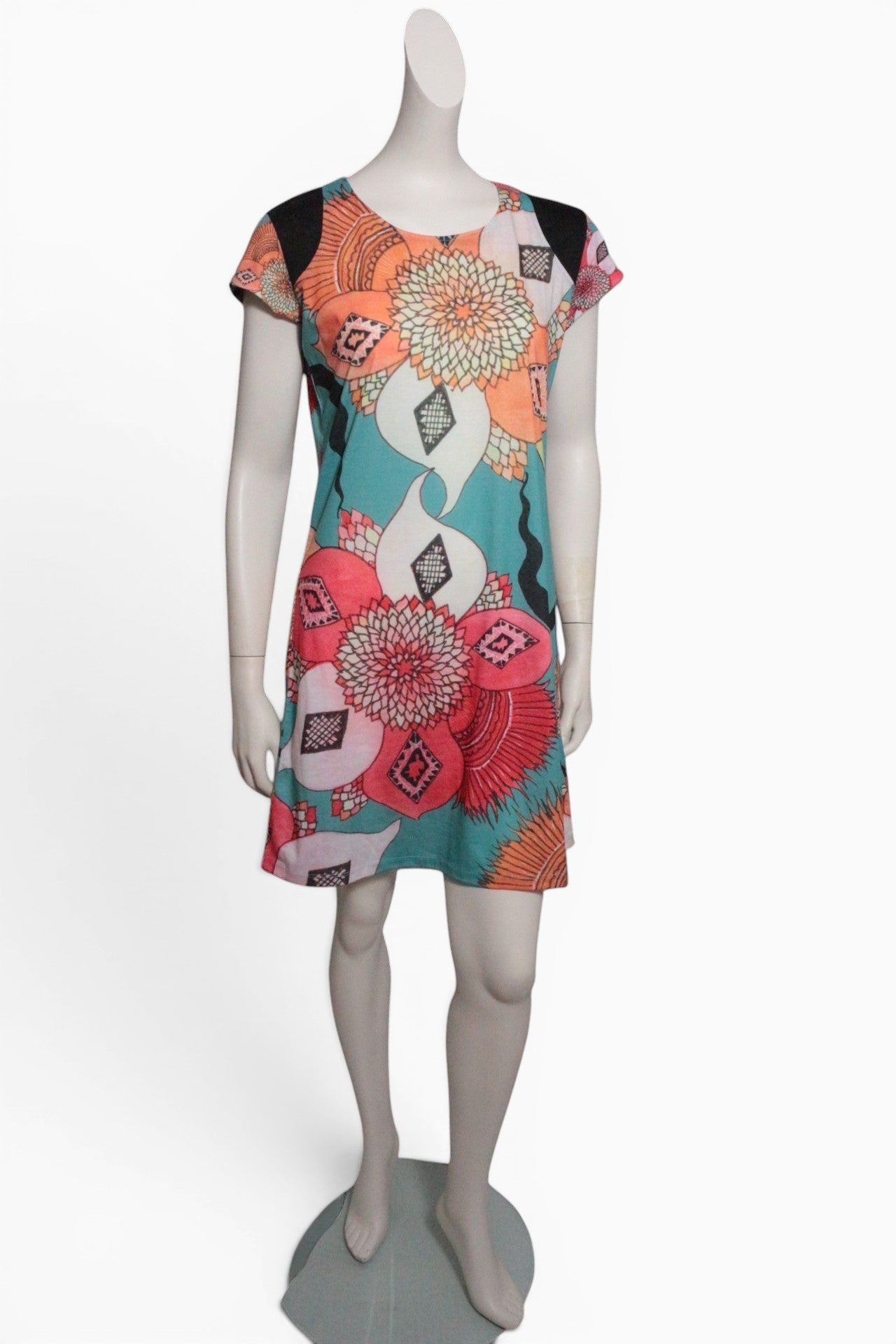 Robe courte Frippindealz en polyester multicolore avec imprimé floral graphique sur mannequin