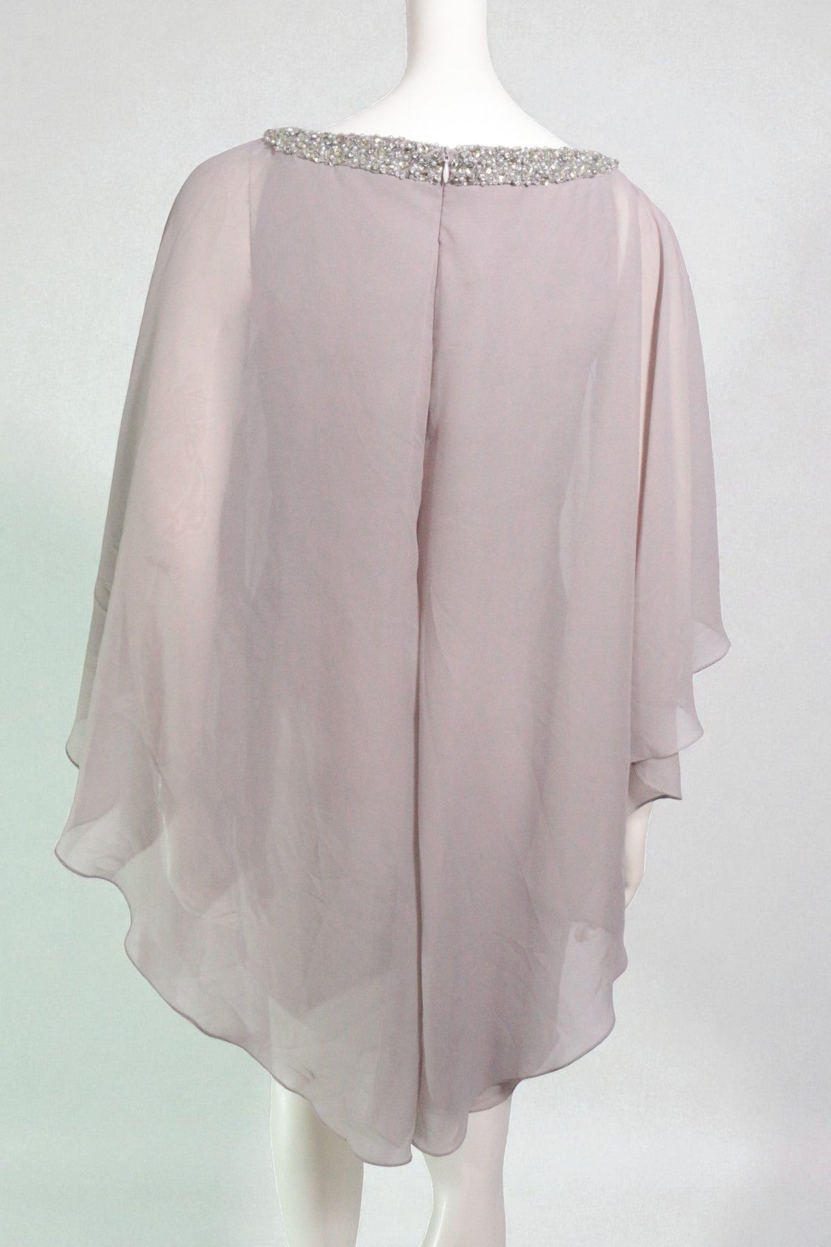 Robe courte Frippindealz grise en polyester avec col scintillant et coupe fluide bohème vue de dos