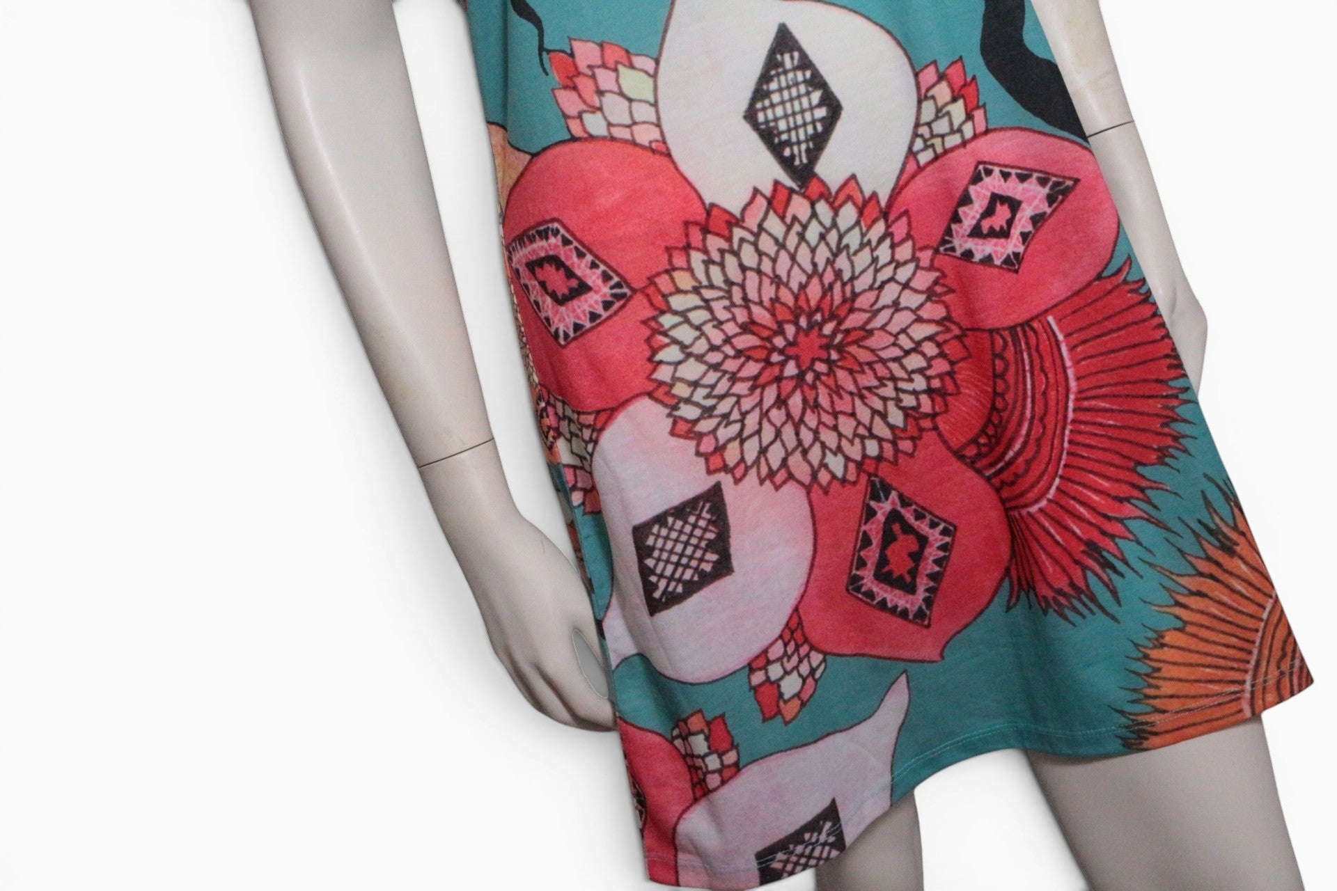 Robe courte Frippindealz multicolore en polyester avec motif floral graphique et couleurs vives sur mannequin
