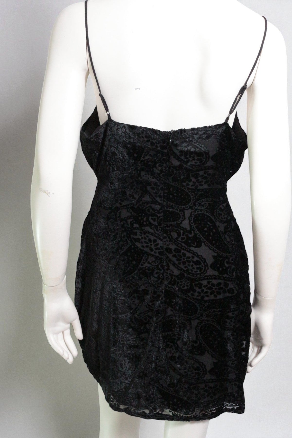 Robe courte noire Fanco par Frippindealz en polyester avec motif cachemire texturé et fines bretelles