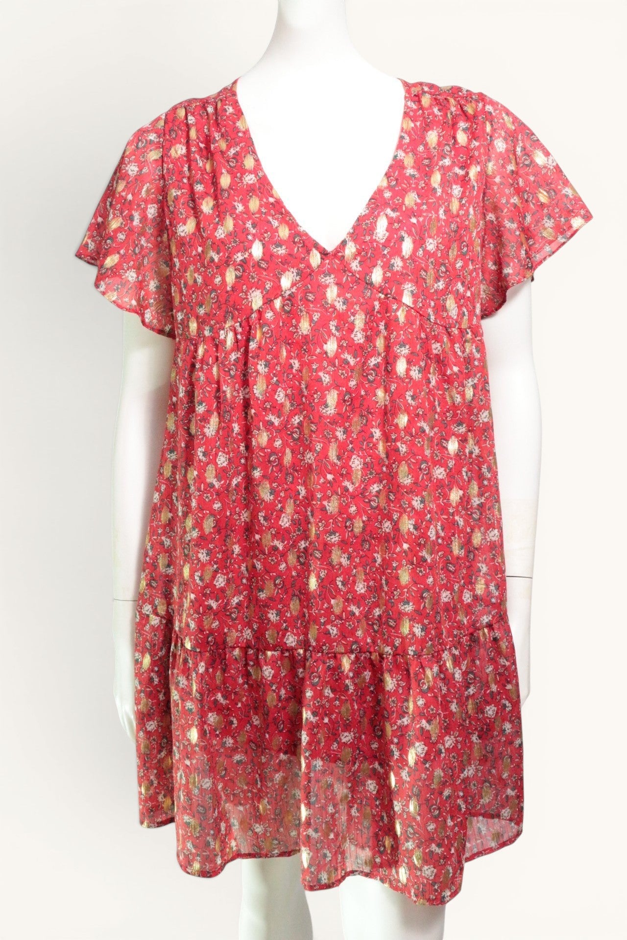 Robe courte Frippindealz rouge et dorée à motif floral, col en V et manches courtes, style bohème chic en polyester.