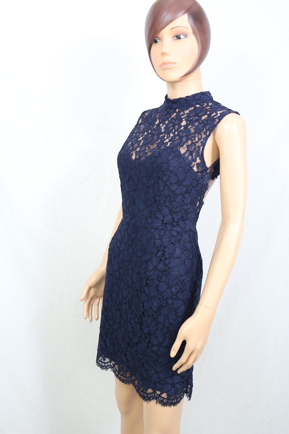 Robe mi-longue Frippindealz Sandro en dentelle bleu marine sans manches pour femme