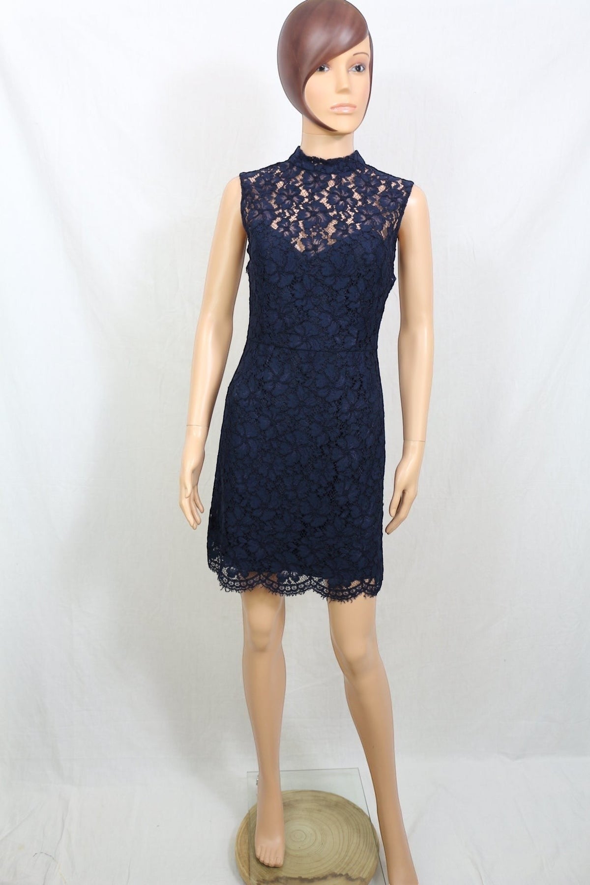 Robe mi-longue Sandro Frippindealz en dentelle bleu marine sans manches pour femme