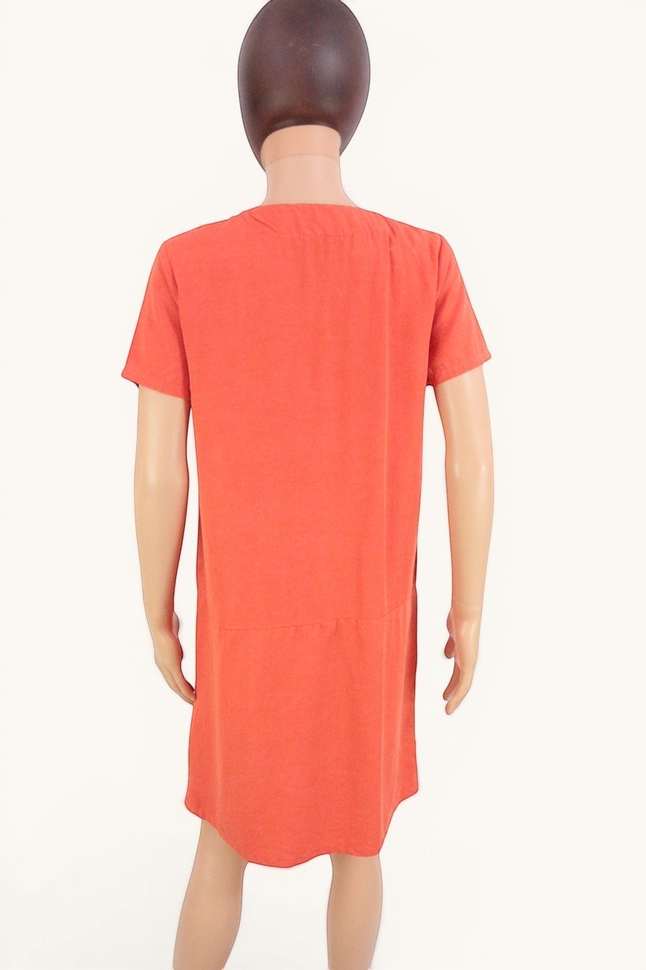 Frippindealz Robe d'été orange vif à manches courtes, col en V avec laçage, coupe évasée et poches.