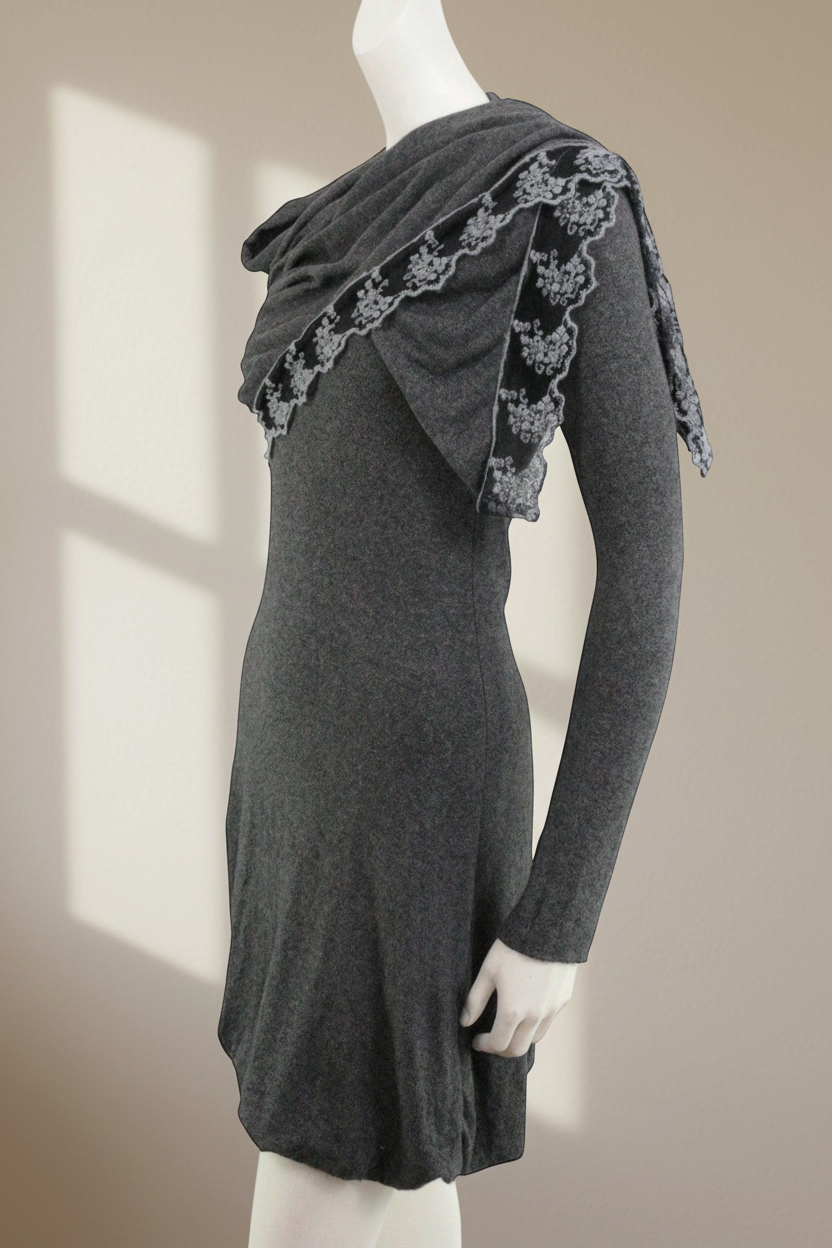 Robe grise Frippindealz en mélange de viscose et polyamide avec détails en dentelle sur l'épaule, coupe élégante.