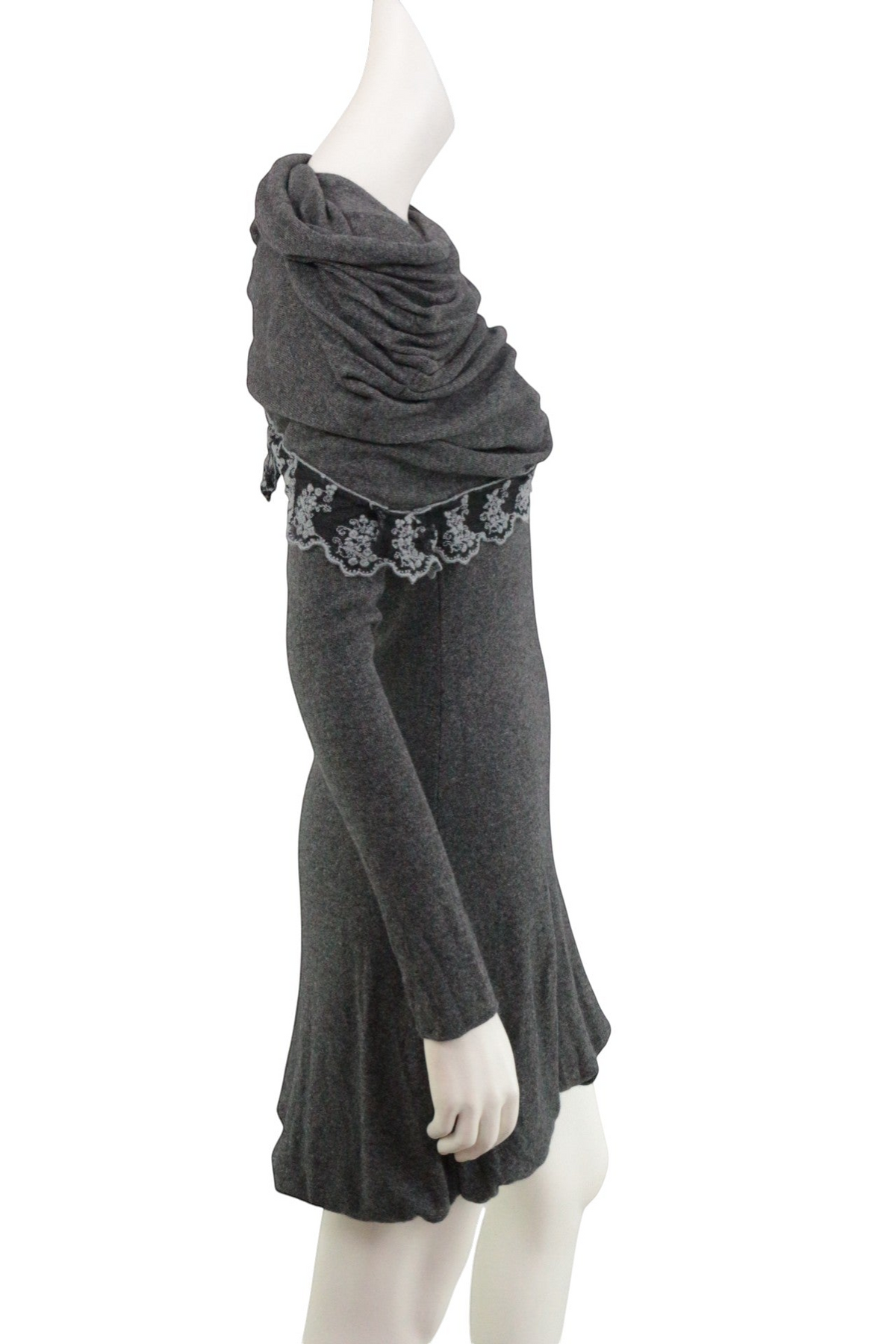 Robe grise Frippindealz en mélange de matières avec col drapé et détails en dentelle noire sur mannequin