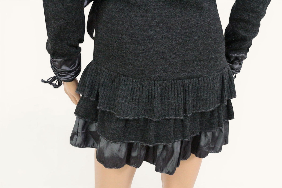 Robe mi-longue Frippindealz grise en acrylique et viscose avec volants et détails en satin style Y2K