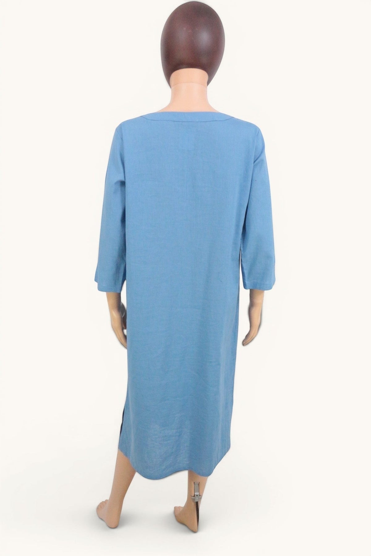 Robe longue bleue en lin et coton, manches 3/4, col rond, poches avant, Frippindealz