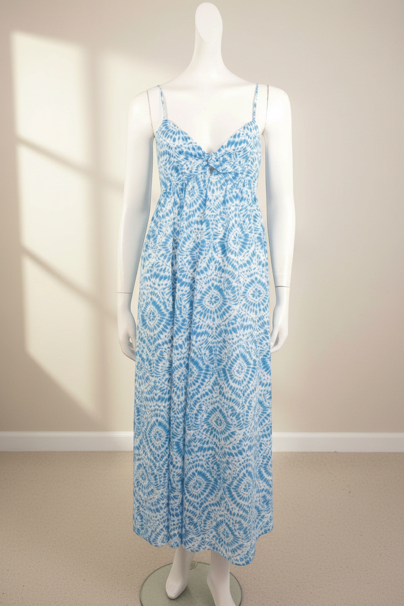 Robe longue Zara en coton bleu et blanc à motif tie-dye, présentée sur un mannequin par Frippindealz.