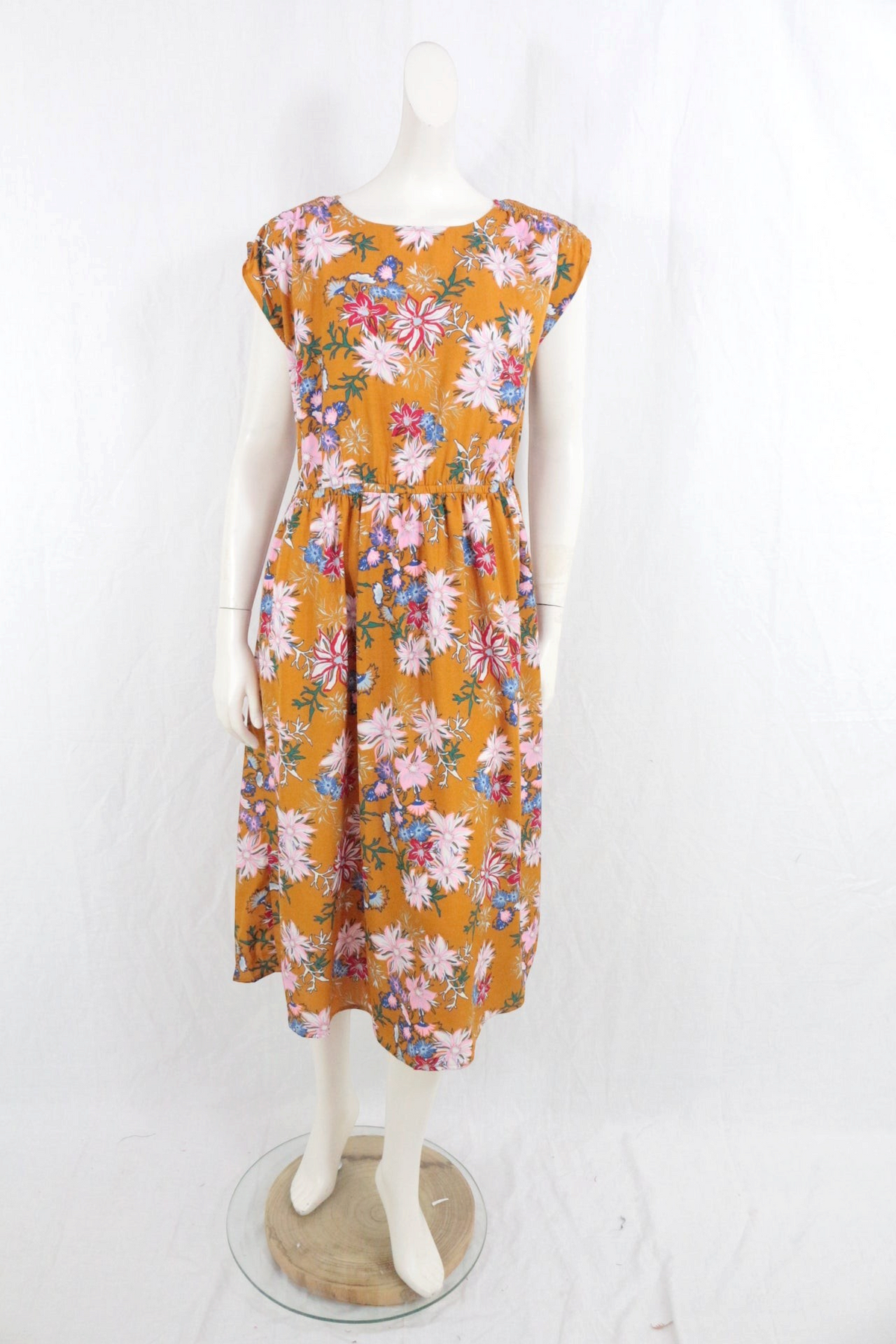 Robe longue Frippindealz jaune à motif floral multicolore en polyester, coupe cintrée et manches courtes