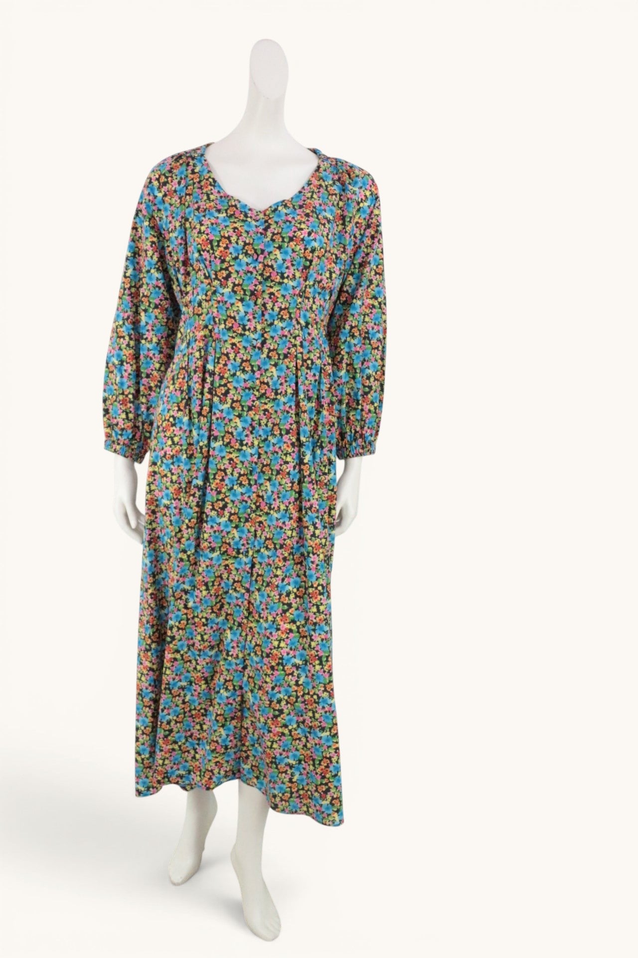 Robe longue Frippindealz à imprimé floral multicolore sur fond noir, manches longues amples et col en V