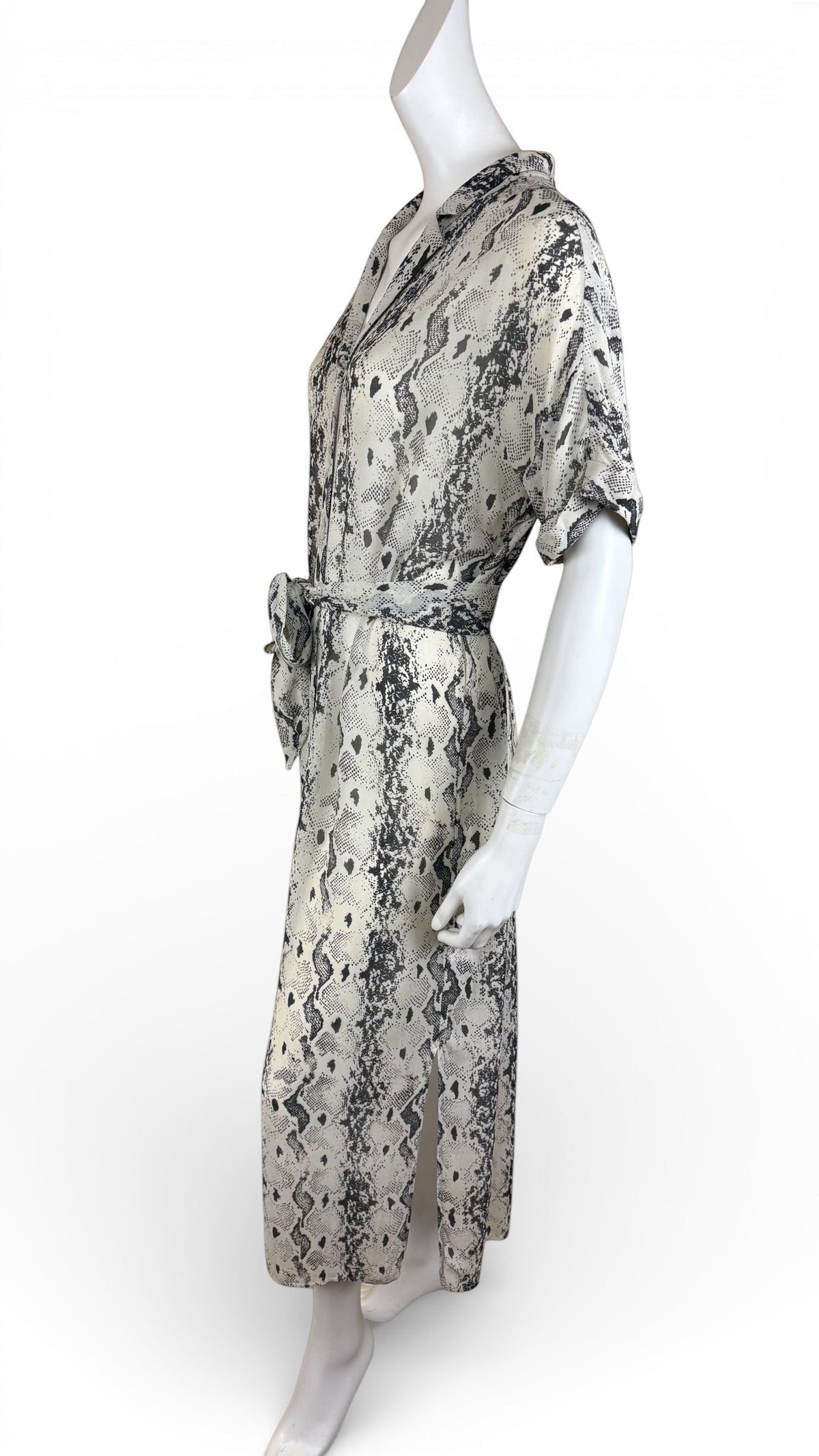 Robe longue Frippindealz en viscose beige et marron avec imprimé python, col chemise et ceinture amovible