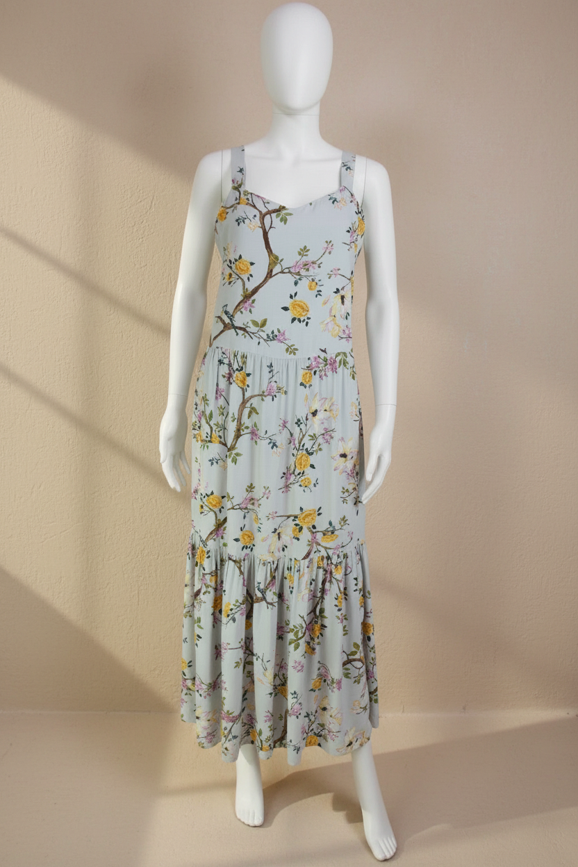 Robe longue Frippindealz en viscose grise avec imprimé floral multicolore style bohème chic sur mannequin