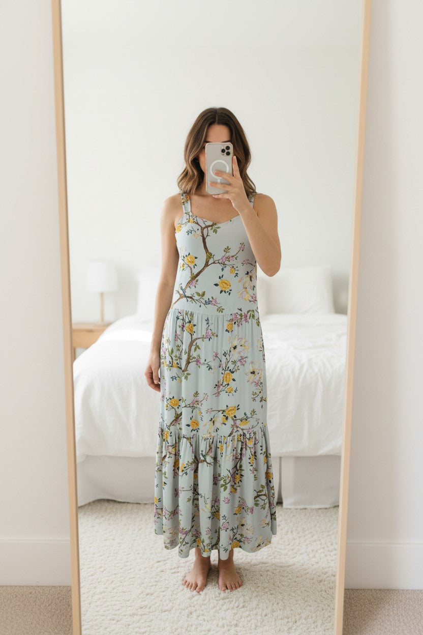 Frippindealz Robe longue Superdry en viscose gris avec imprimé floral jaune et rose, style bohème chic.