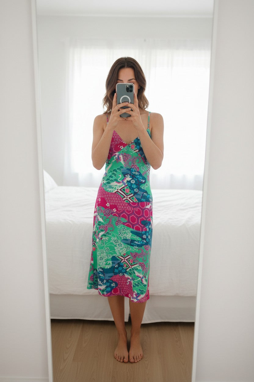 Robe longue Superdry en viscose multicolore avec imprimé patchwork bohème chic. Bretelles fines, col en V.