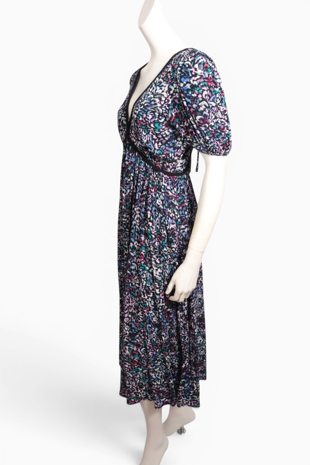 Robe longue Etam Frippindealz en viscose multicolore avec motifs floraux, col V et manches bulles sur mannequin