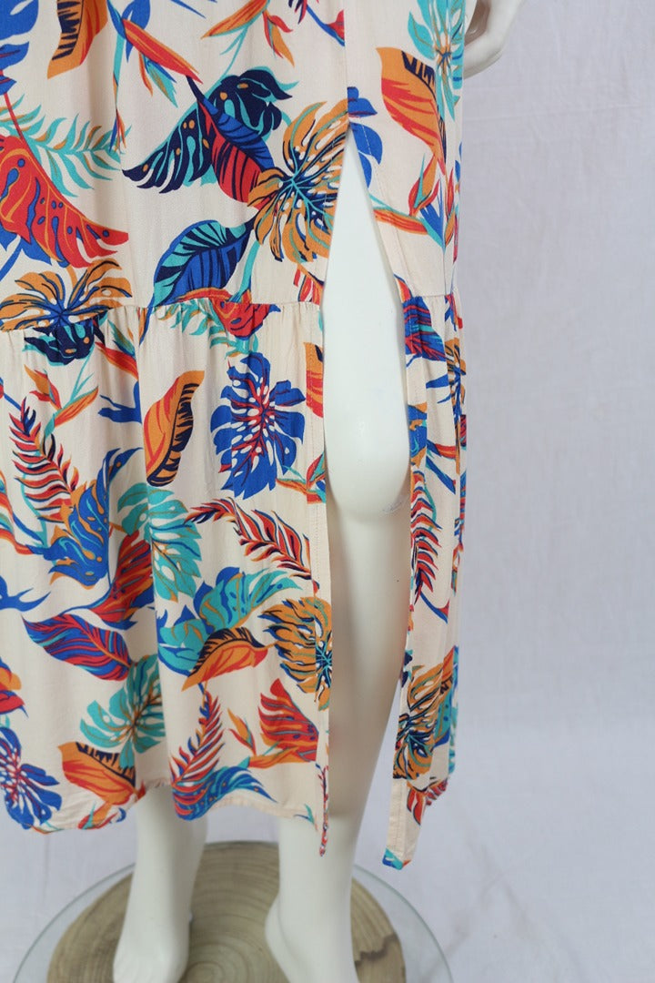 Robe longue Grace & Mila Frippindealz en viscose crème avec imprimé tropical multicolore et fente latérale élégante
