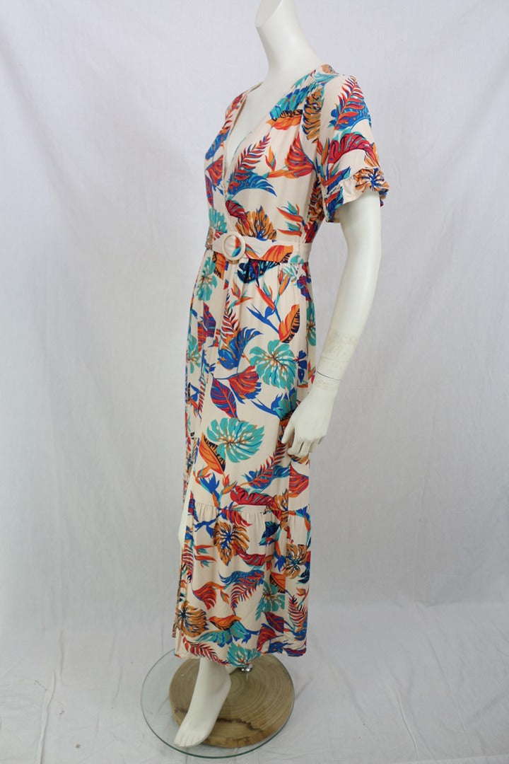 Robe longue Grace & Mila Frippindealz en viscose crème à motif tropical, col cache-cœur et ceinture à boucle ronde