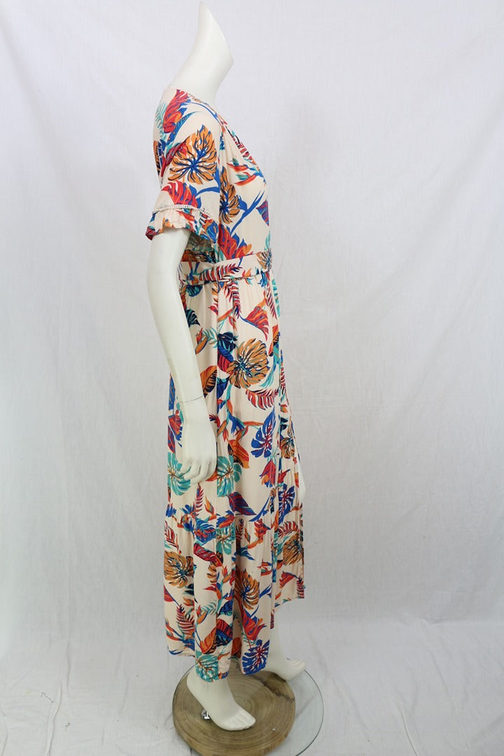 Robe longue Frippindealz Grace & Mila en viscose crème à motif tropical, coupe cache-cœur avec ceinture et fente