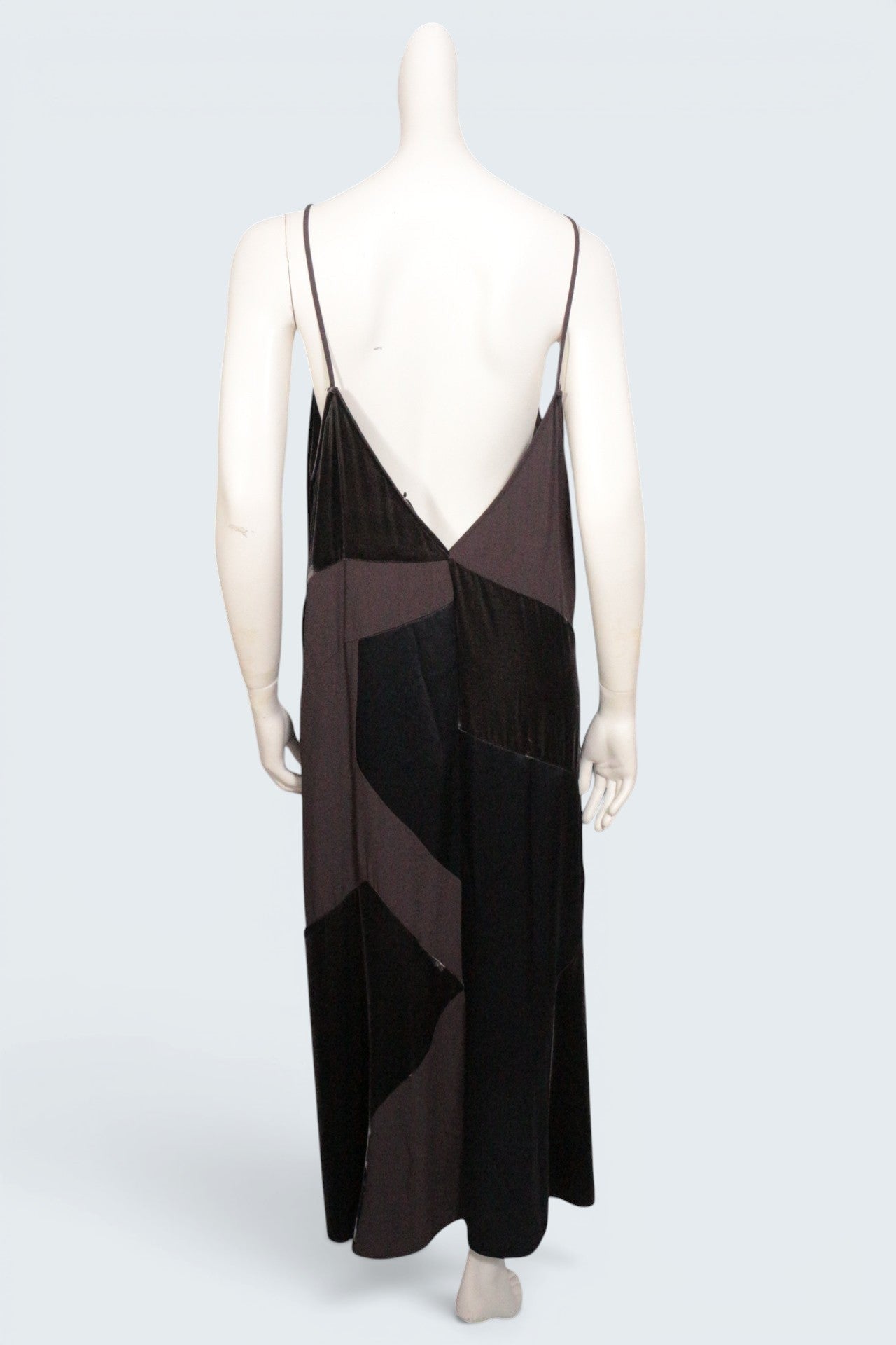 Robe longue Zara Frippindealz marron et noire en viscose et soie, dos nu avec fines bretelles, neuve avec étiquette