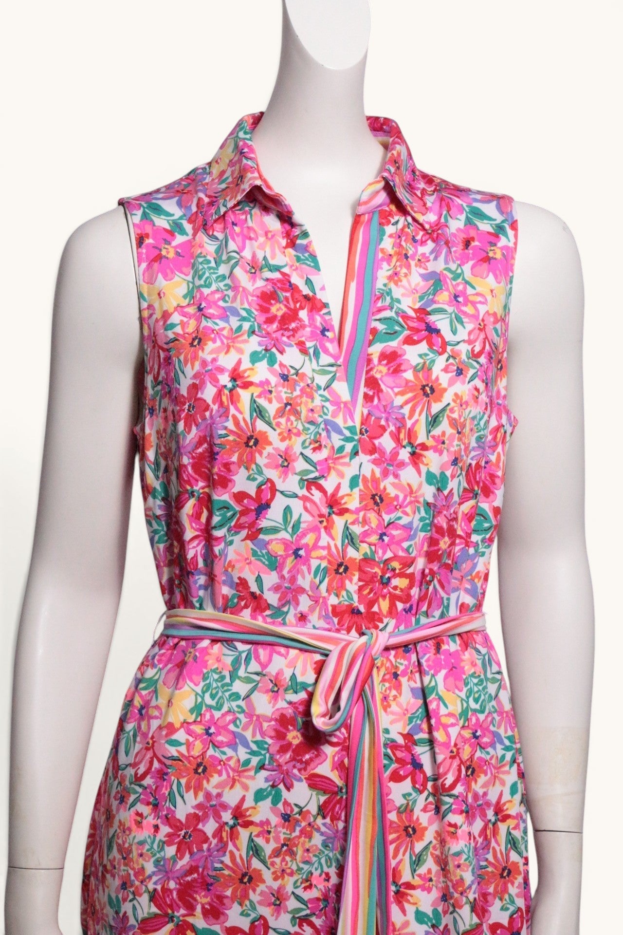 Robe mi-longue Frippindealz K design sans manches à imprimé floral rouge et multicolore avec col chemise et ceinture