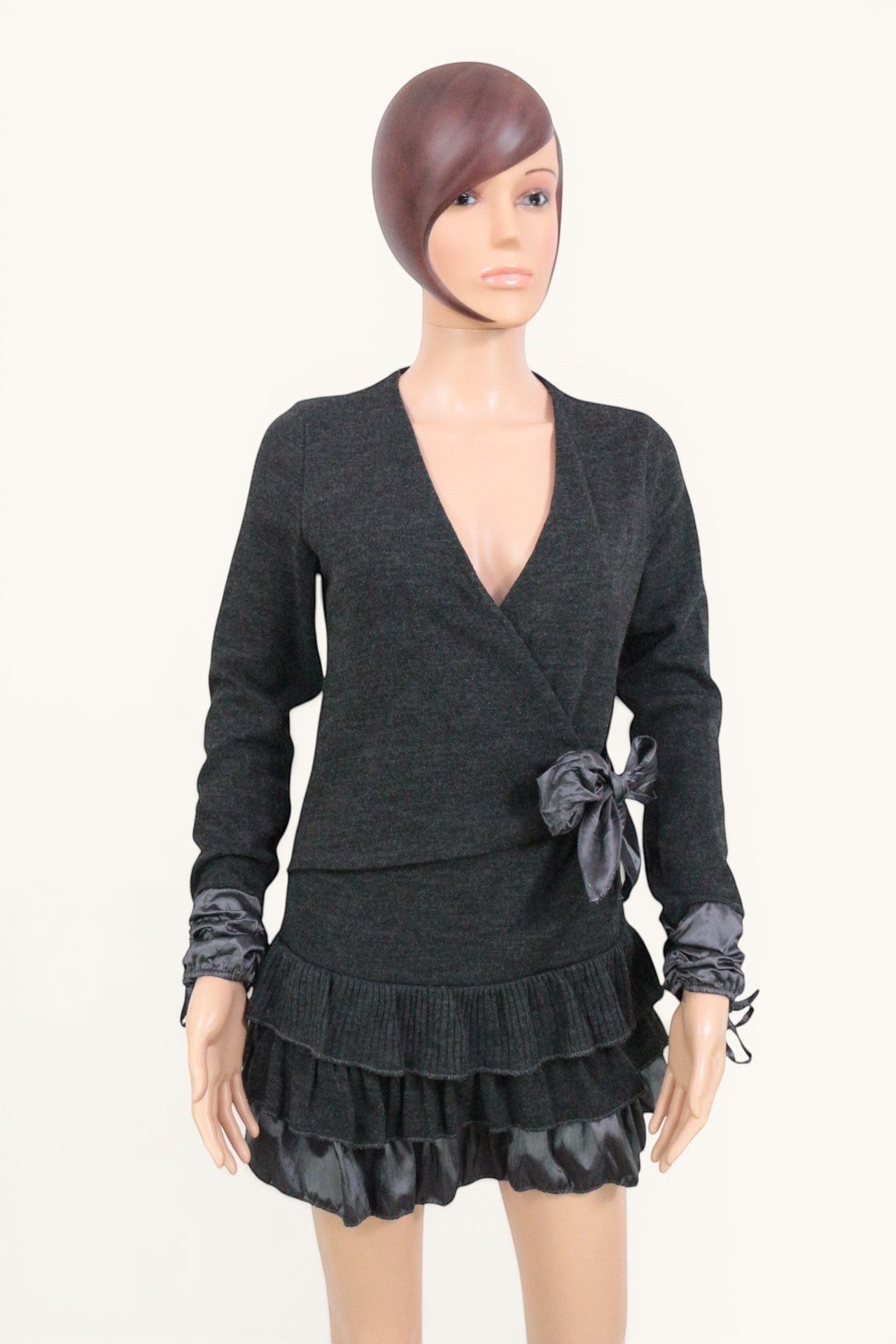 Robe mi-longue Frippindealz en acrylique et viscose gris, style portefeuille avec nœud et volants