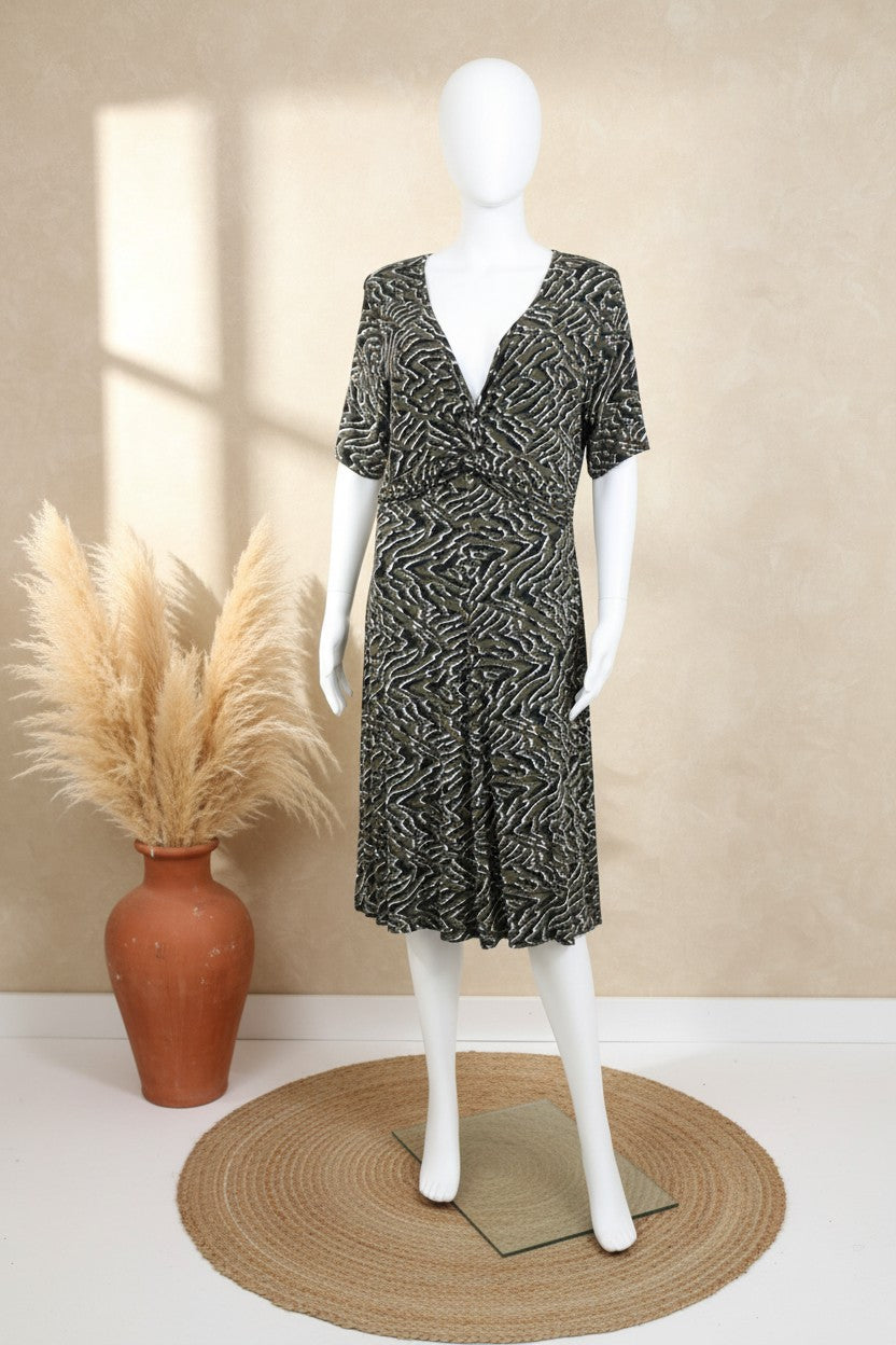 Robe midi Frippindealz Bodyflirt en viscose verte à imprimé animal, décolleté cache-cœur et manches courtes