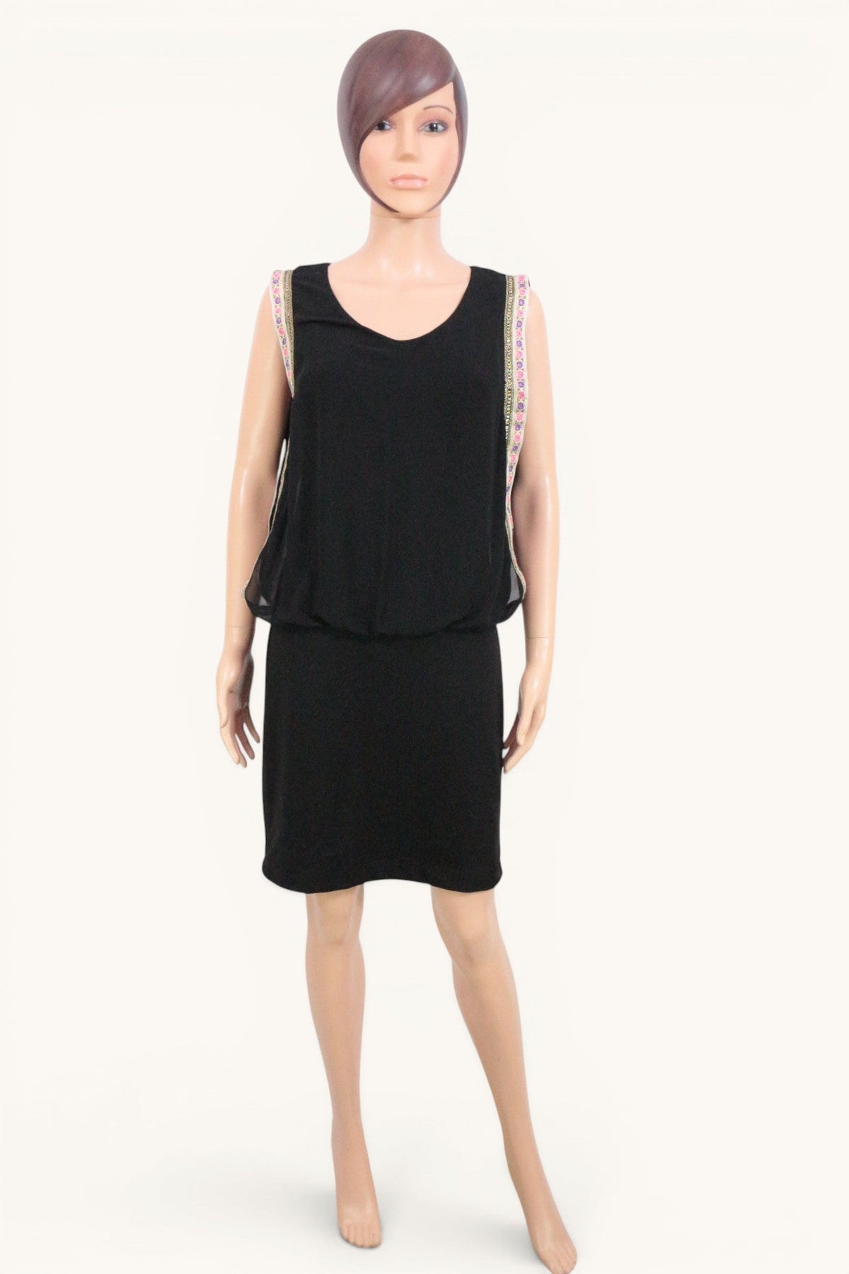 Robe noire Vero Moda chez Frippindealz en polyester et viscose avec bretelles à motifs géométriques colorés